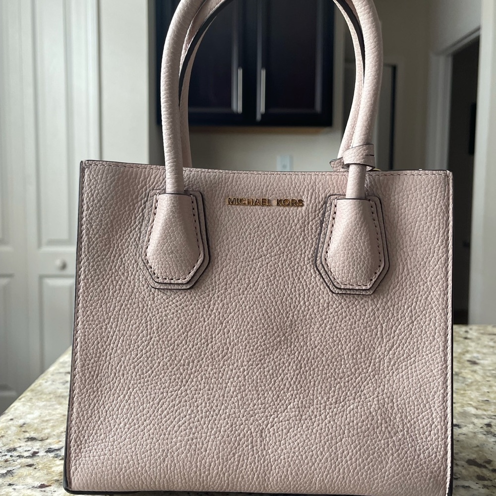Small Michael Kors Blush bag.